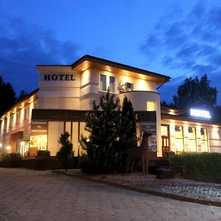 Hotel Pod Jeleniem Tuchola Buitenkant foto
