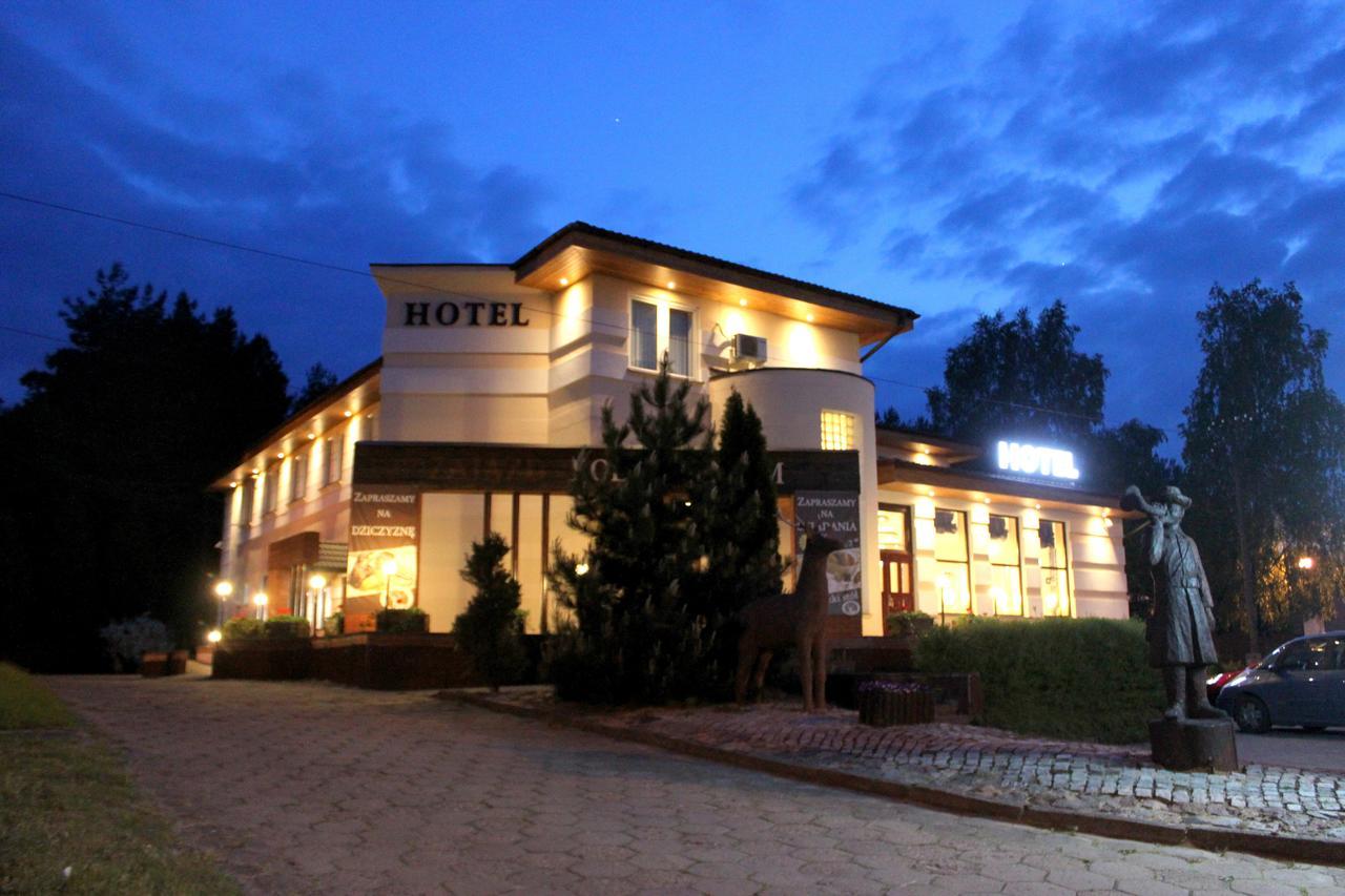 Hotel Pod Jeleniem Tuchola Buitenkant foto