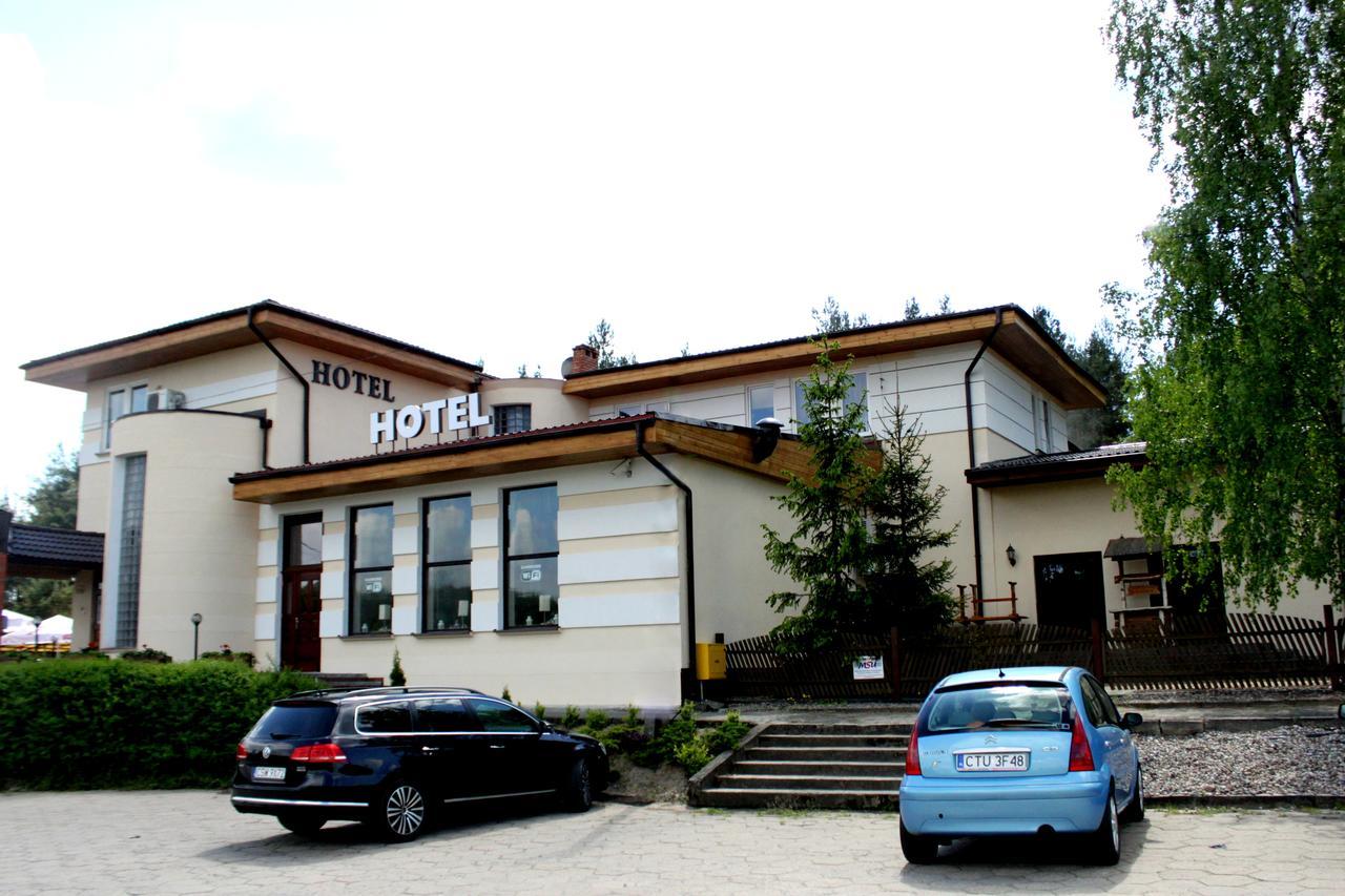 Hotel Pod Jeleniem Tuchola Buitenkant foto
