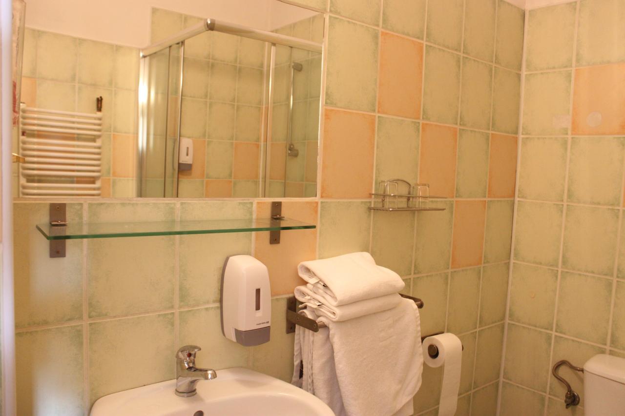 Hotel Pod Jeleniem Tuchola Buitenkant foto