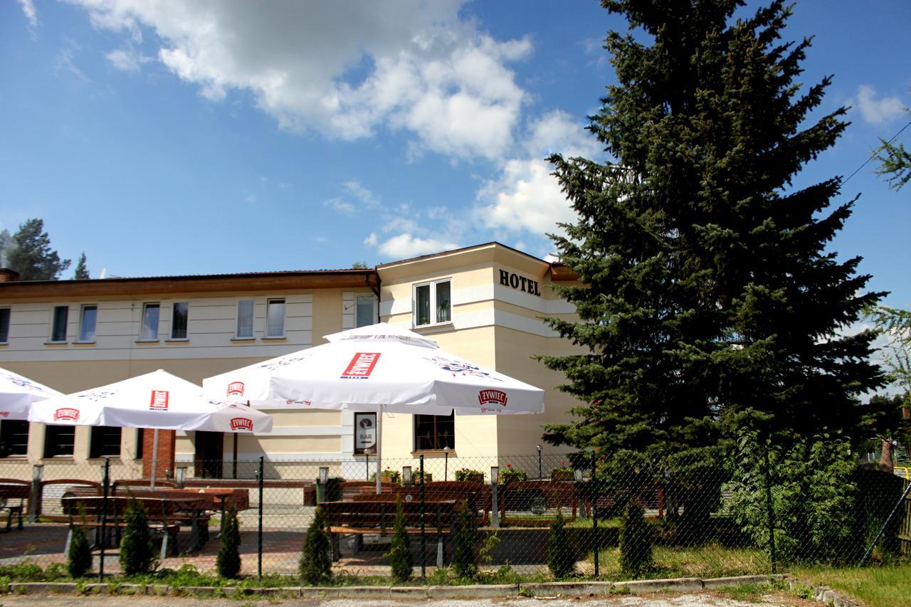 Hotel Pod Jeleniem Tuchola Buitenkant foto
