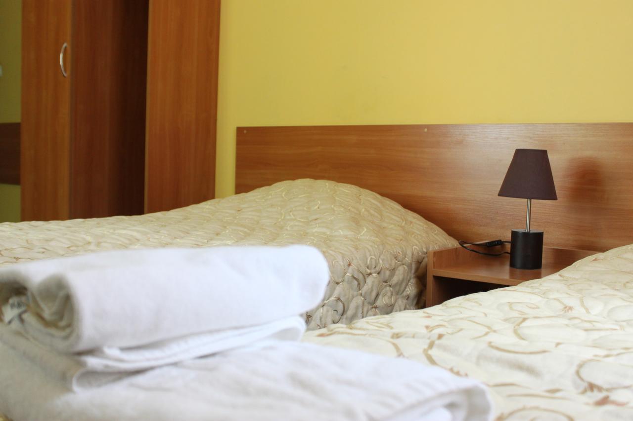 Hotel Pod Jeleniem Tuchola Buitenkant foto